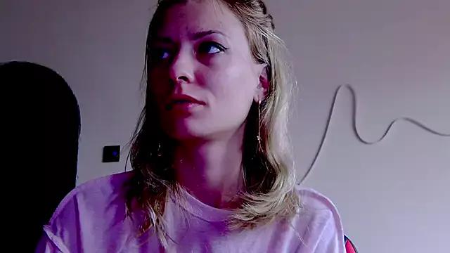 Explore gorgeous performer Karo123421 karo123421 from StripChat