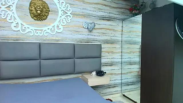 Join cute camwhore Lovers_21 Lovers_21 from StripChat