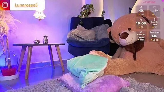 Admire LunaRose5, she wants to masturbate for you LunaRose5 from StripChat