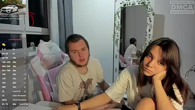 Join naked performer MashkaRay MashkaRay from StripChat