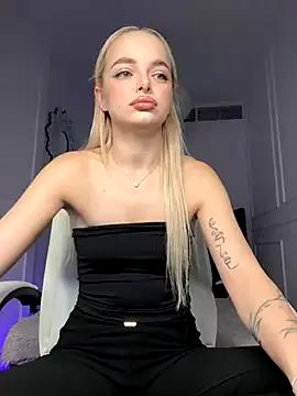 Discover Miss_blondiee, she wants to masturbate for you miss_blondiee from StripChat