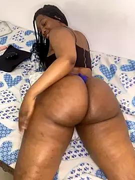 Nahomy_gree from StripChat