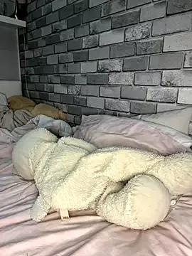 Masturbate to cute camwhore Poppy_frankie Poppy_frankie from StripChat