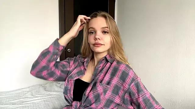 Cute SweetAmelia69 wants you to fuck her body now SweetAmelia69 from StripChat