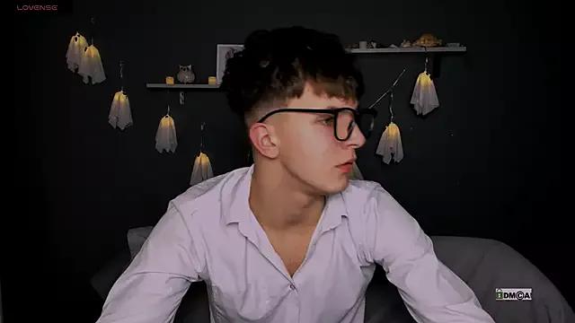 Naked Travis_wolf_ wants you to fuck their body now travis_wolf_ from StripChat