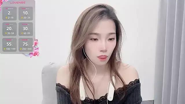 Checkout Yuyu_77, she wants to masturbate for you yuyu_77 from StripChat
